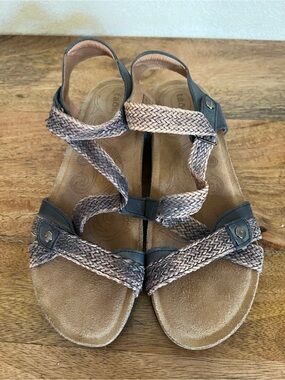 Taos Trulie Sandals Size 10-10.5 EUR 41